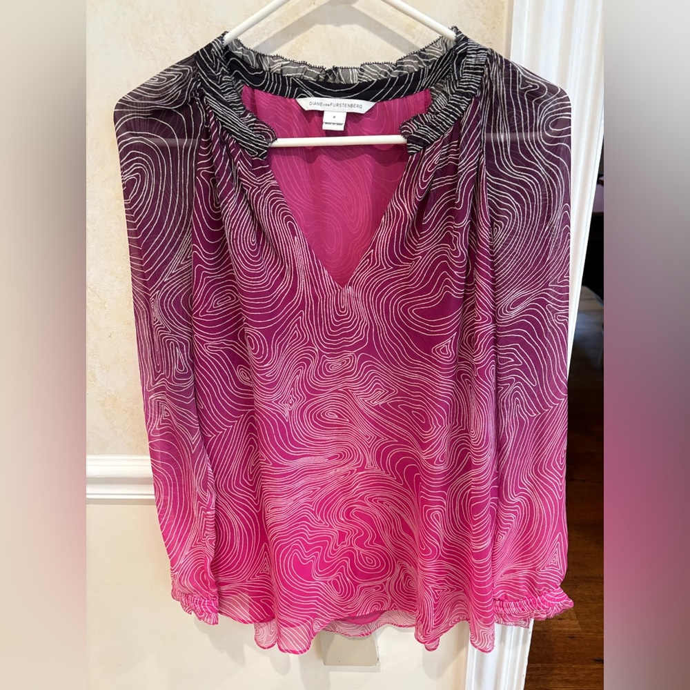 Diane Von Furstenberg, beautiful pink blouse. Perfect condition.